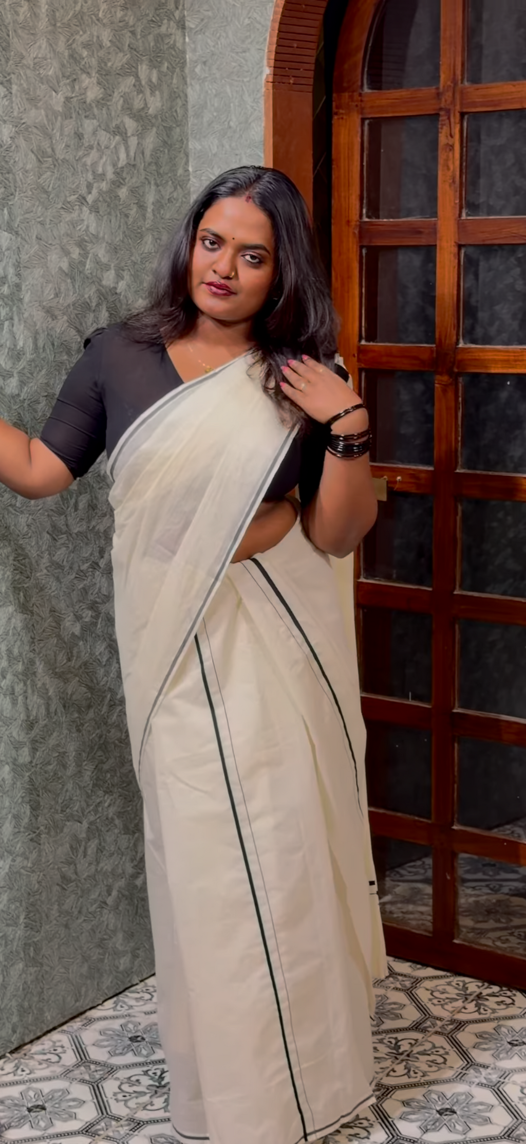 Puliyilakkara with blouse pice