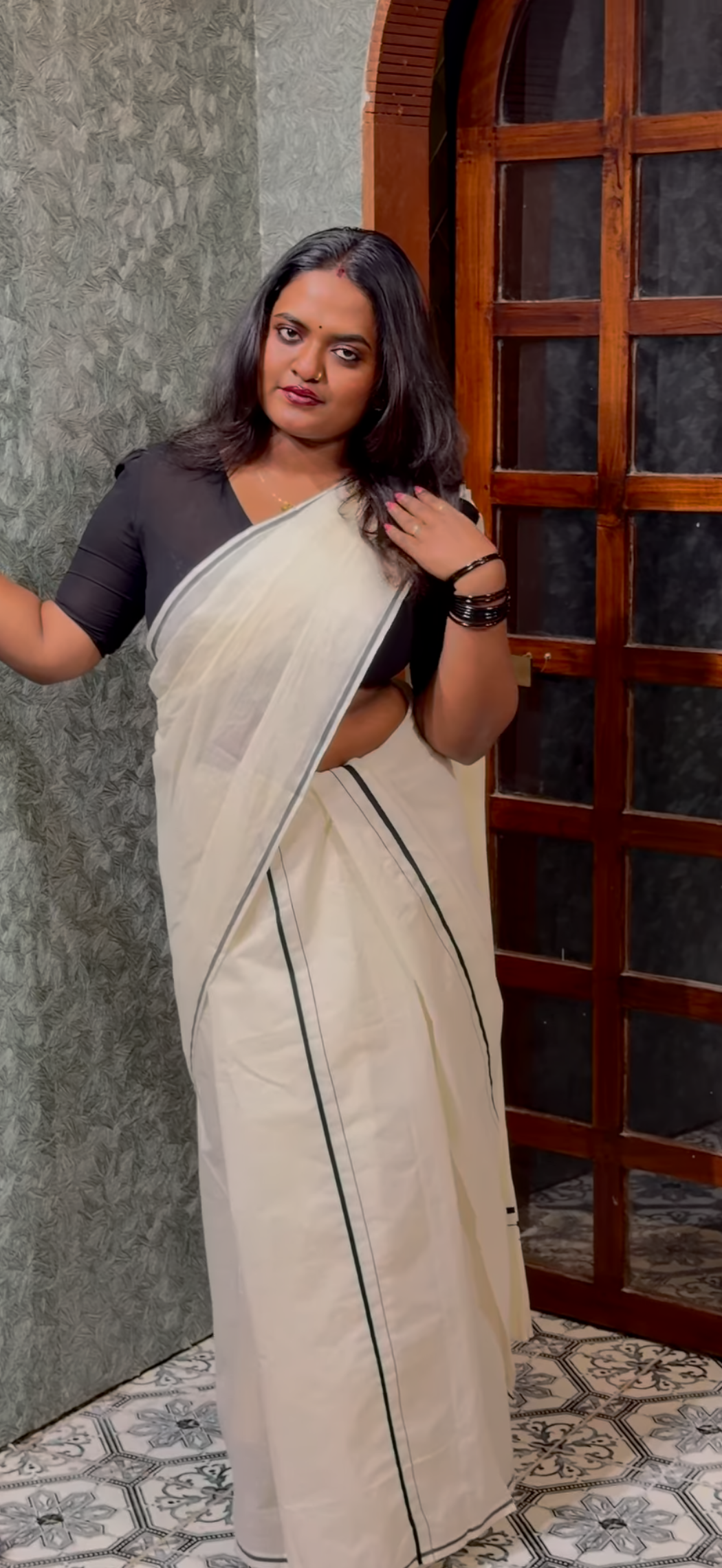 Puliyilakkara with blouse pice
