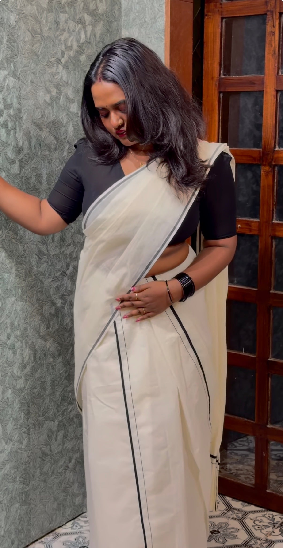 Puliyilakkara with blouse pice
