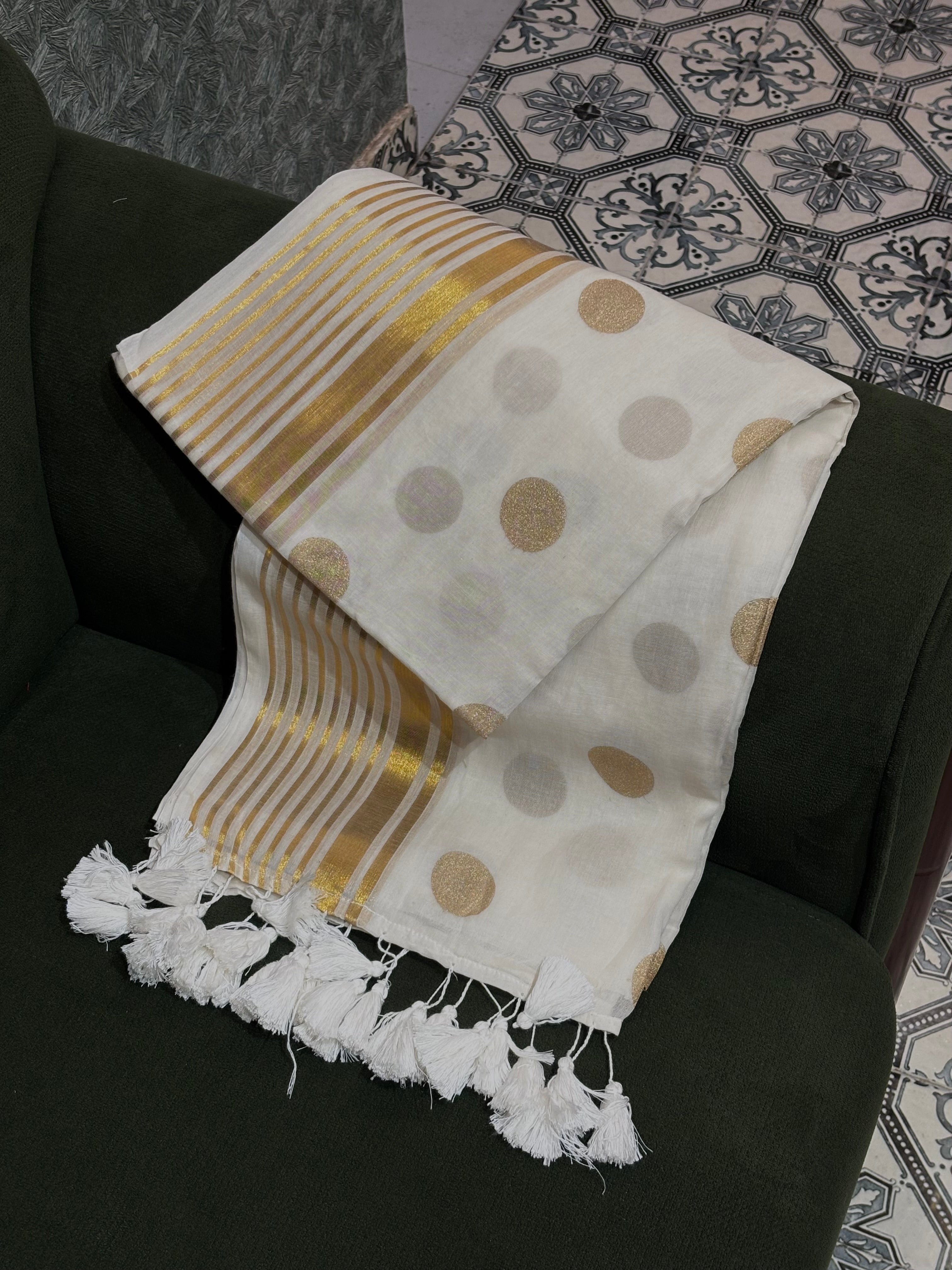 Mul cotton Big  polka doted saree